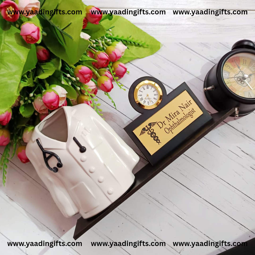 Doctor pen stand with clock - C